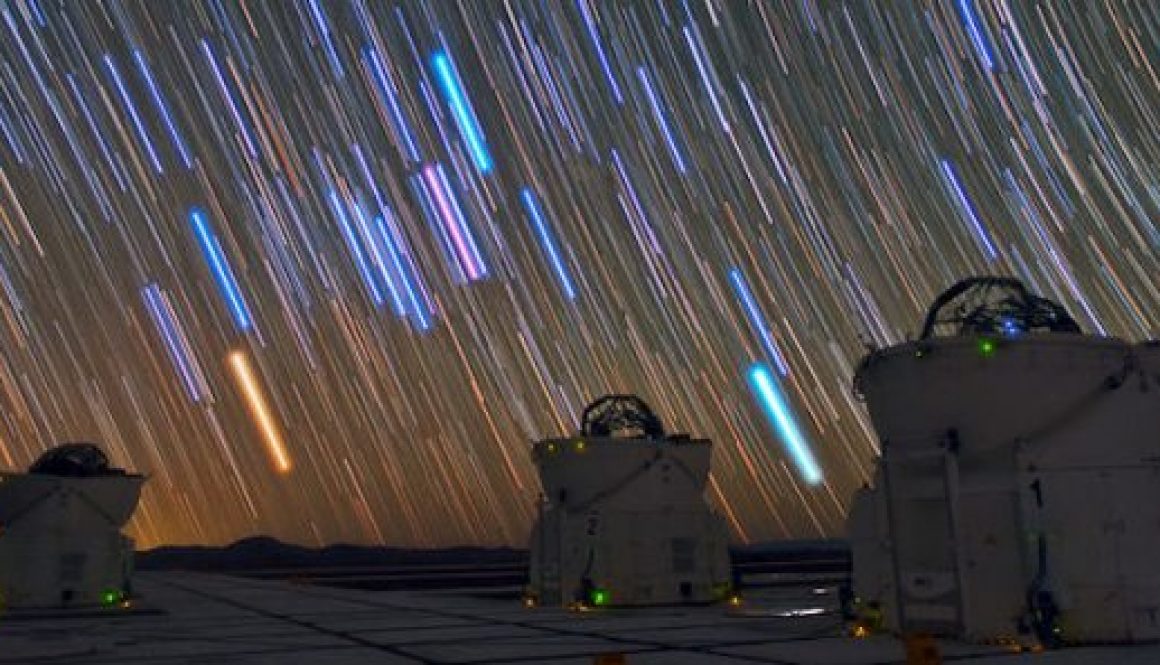 Star_trails_over_the_VLT_in_Paranal-700x297-1
