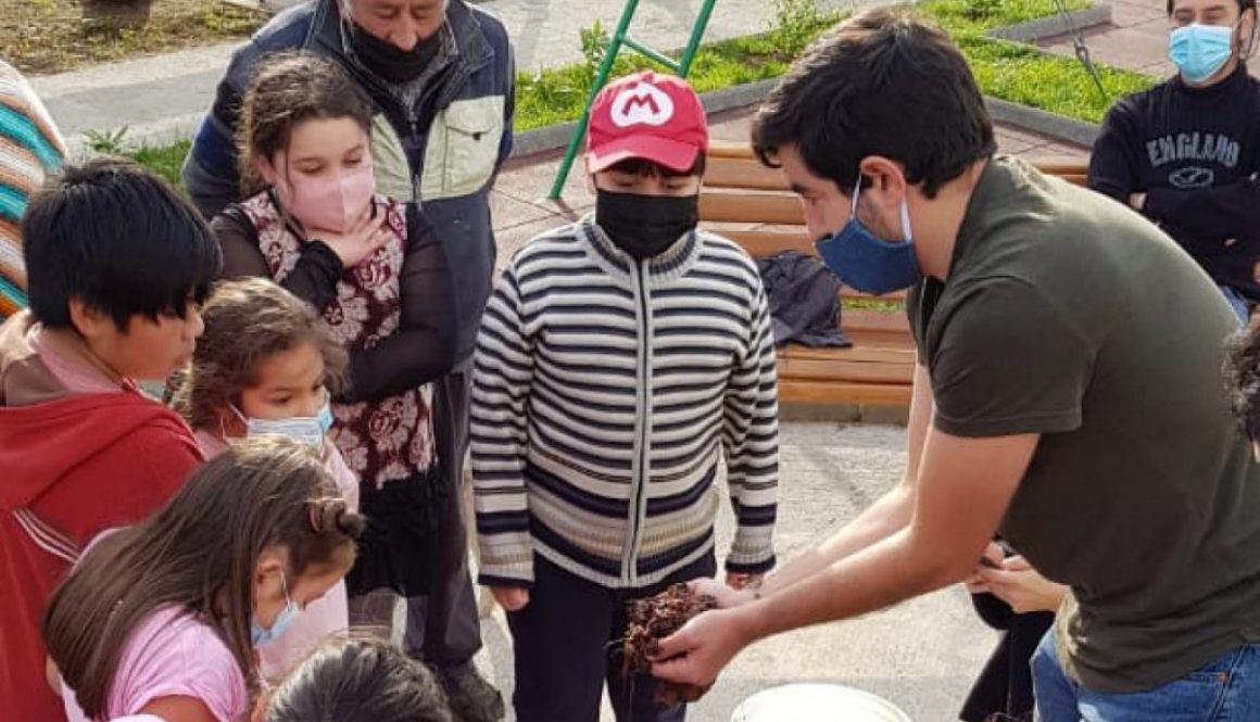 mes-del-reciclaje-programa-recrea-de-fundacion-legado-chile-impulsa-actividades-de-gestion-de-residuos-para-potenciar-la-inclusion-social-y-acercamiento-a-la-ley-rep-35558ada9754b5930f2a799e763d43be